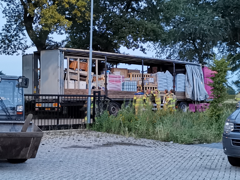 Vrachtwagen trailer vol drugs benodigdheden aangetroffen