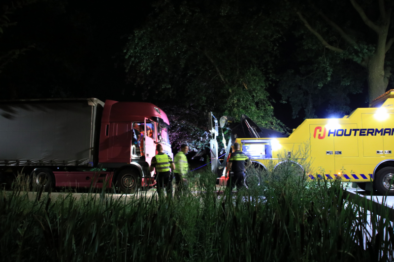 Vrachtwagen trailer vol drugs benodigdheden aangetroffen