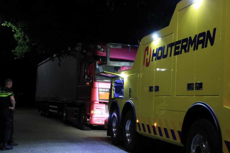 Vrachtwagen trailer vol drugs benodigdheden aangetroffen