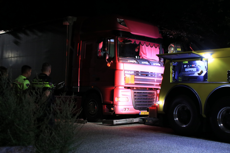 Vrachtwagen trailer vol drugs benodigdheden aangetroffen