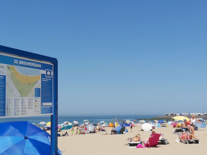 Enorme drukte op het strand