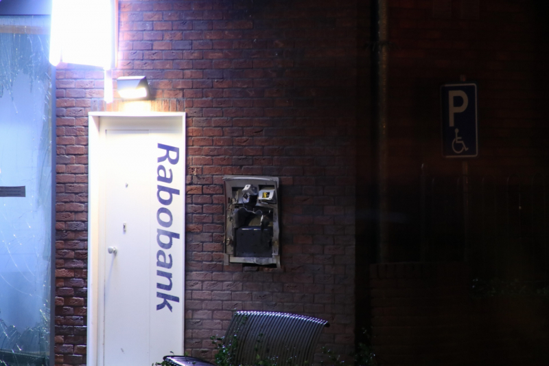 Plofkraak op pinautomaat van Rabobank