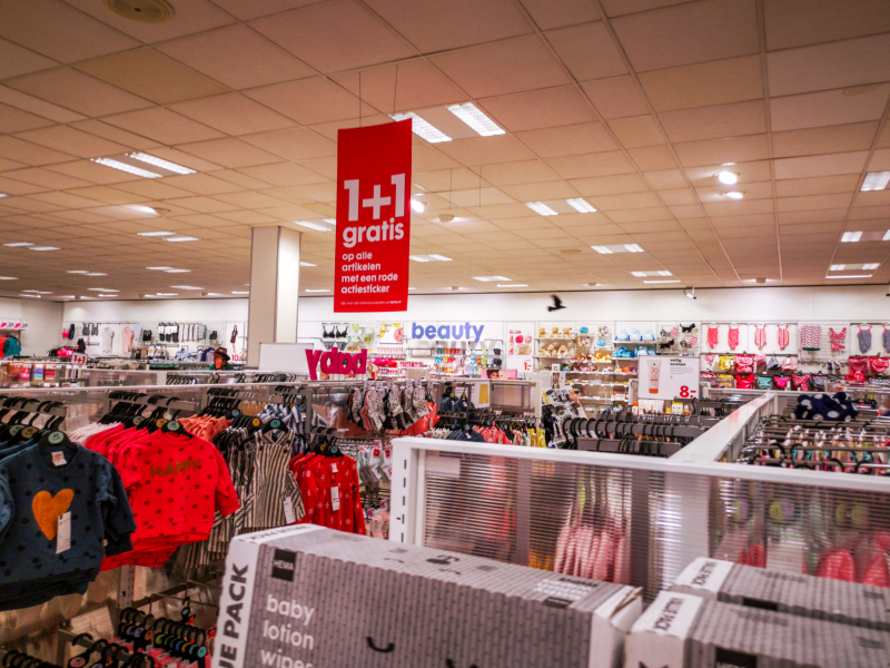 Personeel Hema uren in de weer met kraai