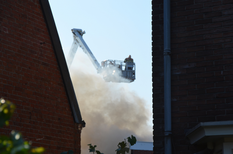Veel rook bij uitslaande woningbrand