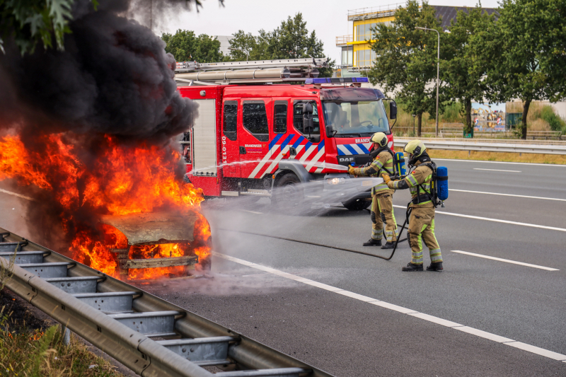 Voertuig volledig uitgebrand