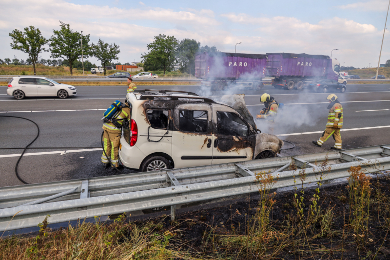 Voertuig volledig uitgebrand