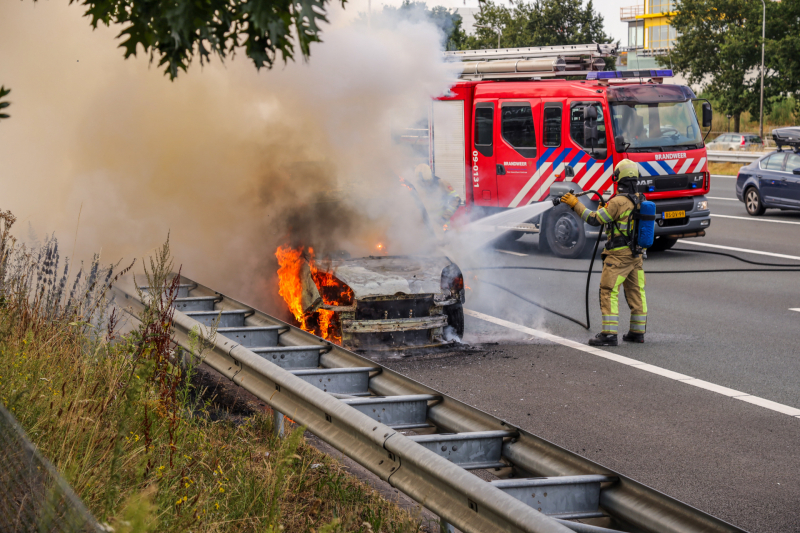 Voertuig volledig uitgebrand