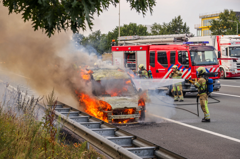 Voertuig volledig uitgebrand