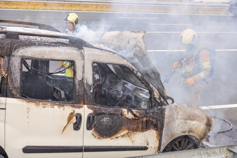 Voertuig volledig uitgebrand