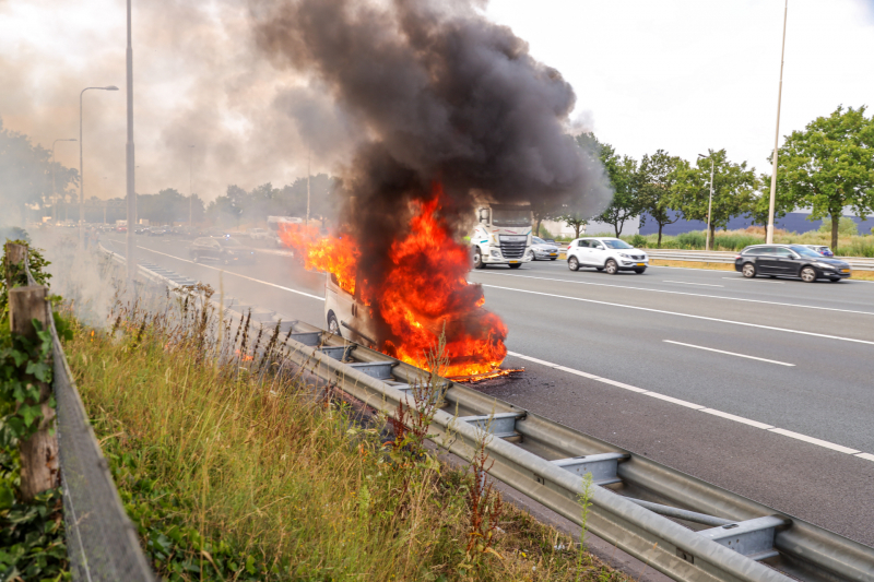 Voertuig volledig uitgebrand