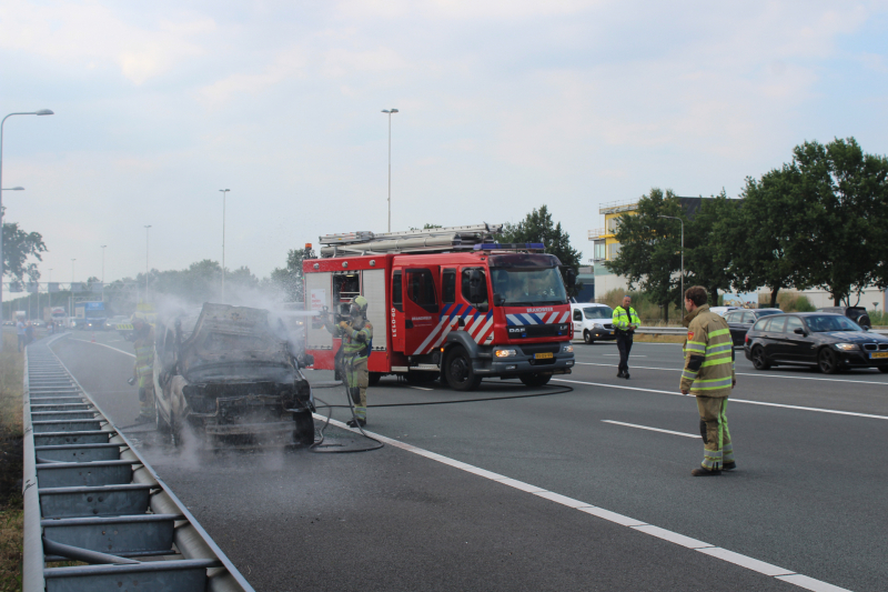 Voertuig volledig uitgebrand