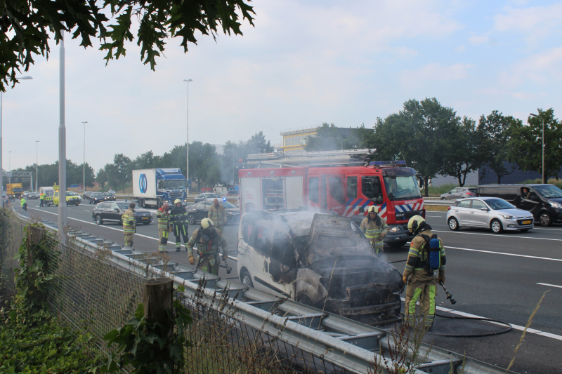 Voertuig volledig uitgebrand