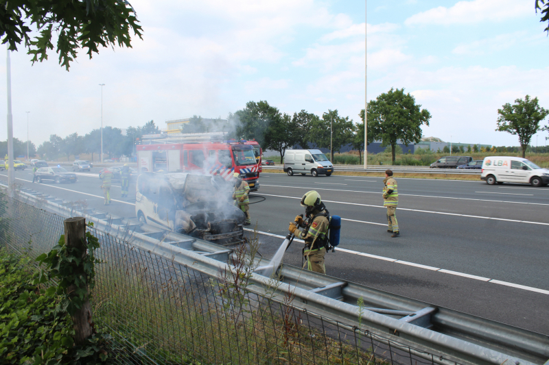 Voertuig volledig uitgebrand