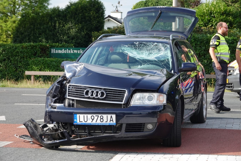 Motorrijder zwaargewond bij aanrijding met auto