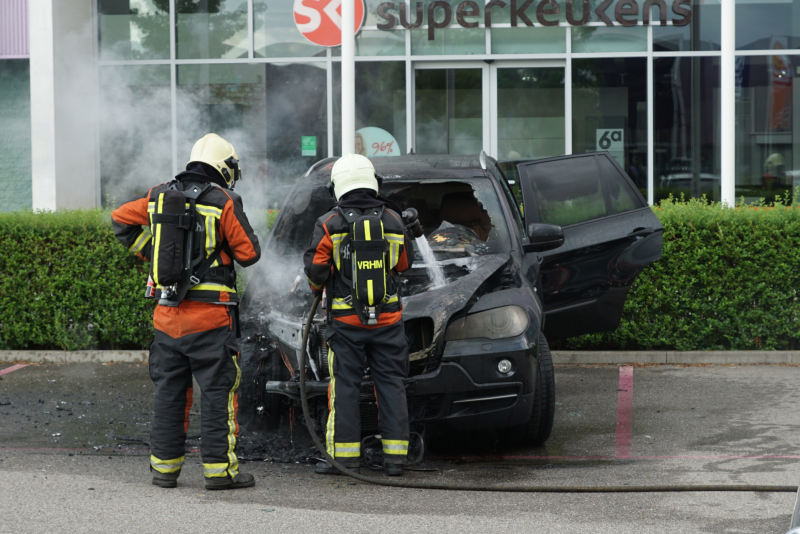 Auto verwoest door brand