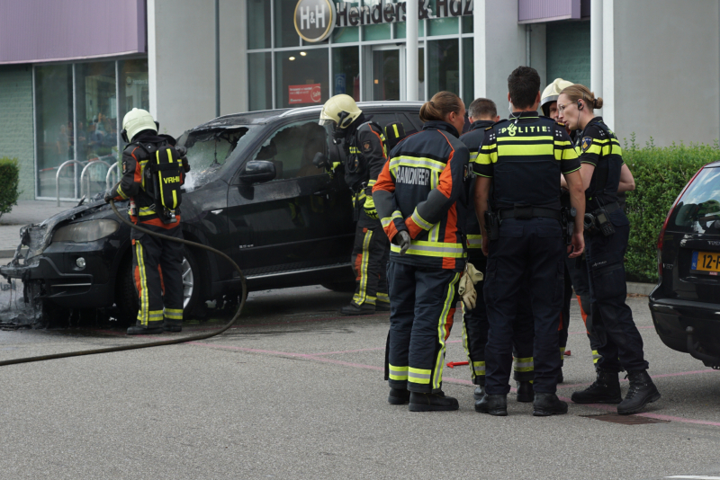 Auto verwoest door brand