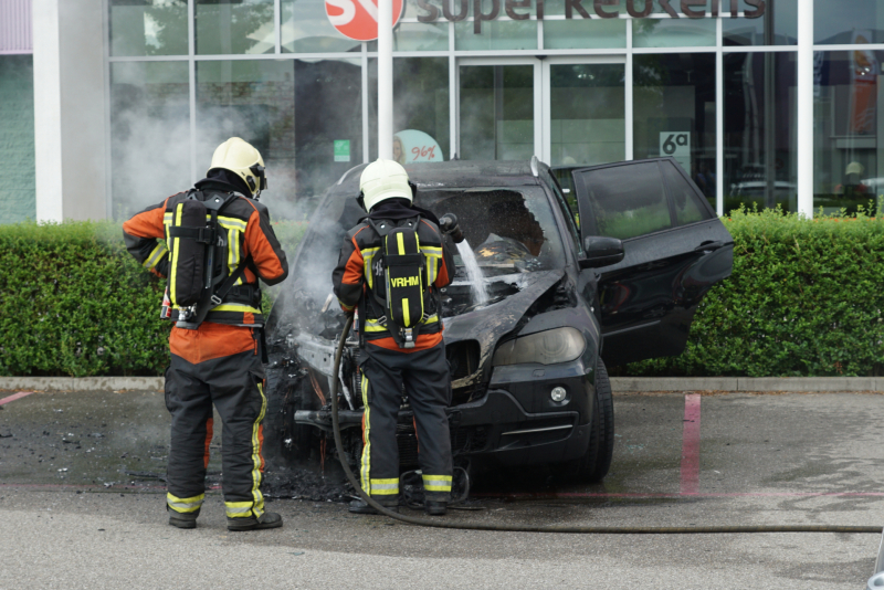 Auto verwoest door brand