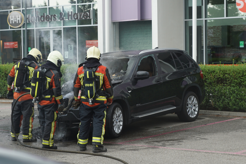 Auto verwoest door brand