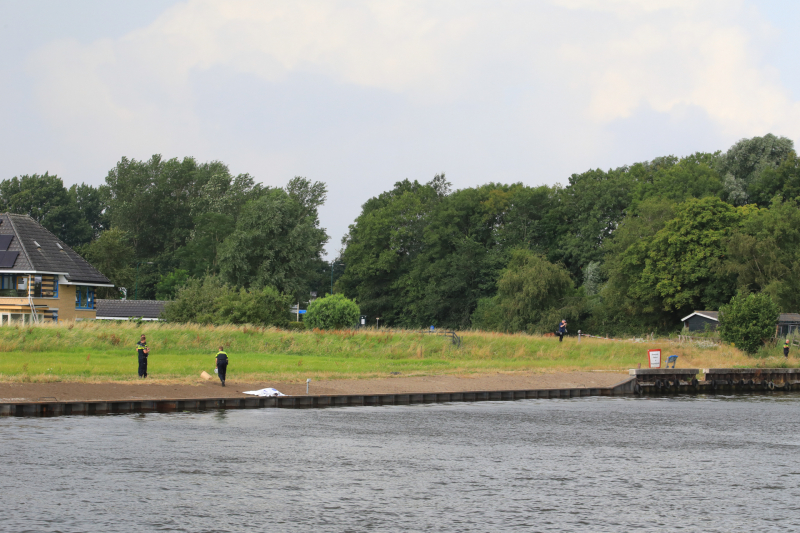 Groot forensisch onderzoek na aantreffen lichaam in Eem