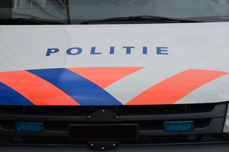 Man gebruikt geweld tegen agenten bij aanhouding
