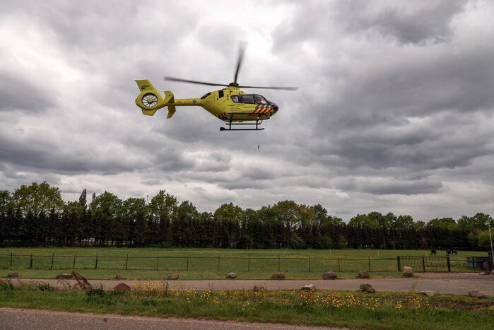 Traumahelikopter ingezet voor gewonde scooterrijder