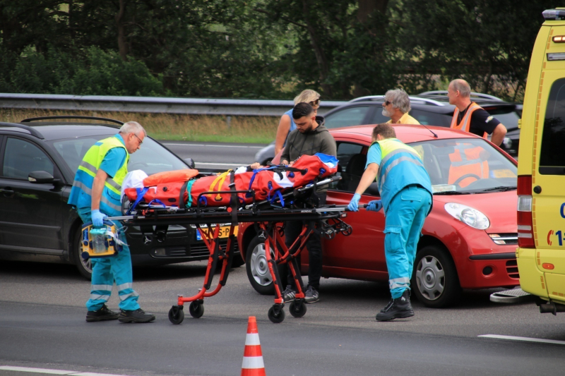 Vier auto's betrokken bij kop-staartaanrijding