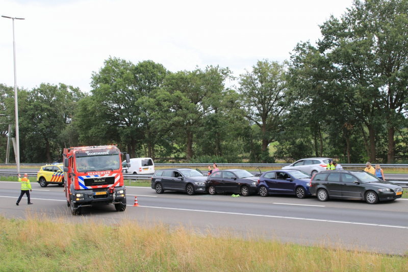 Vier auto's betrokken bij kop-staartaanrijding