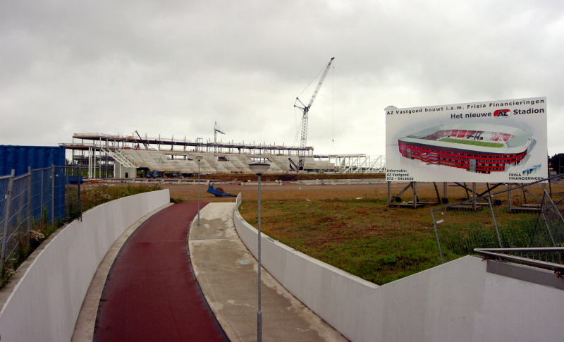 Deel dak AZ-stadion stort in door storm