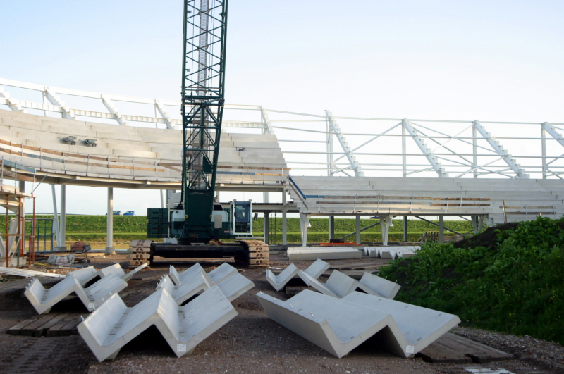 Deel dak AZ-stadion stort in door storm