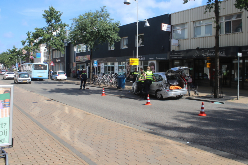 Stadsbus botst met auto