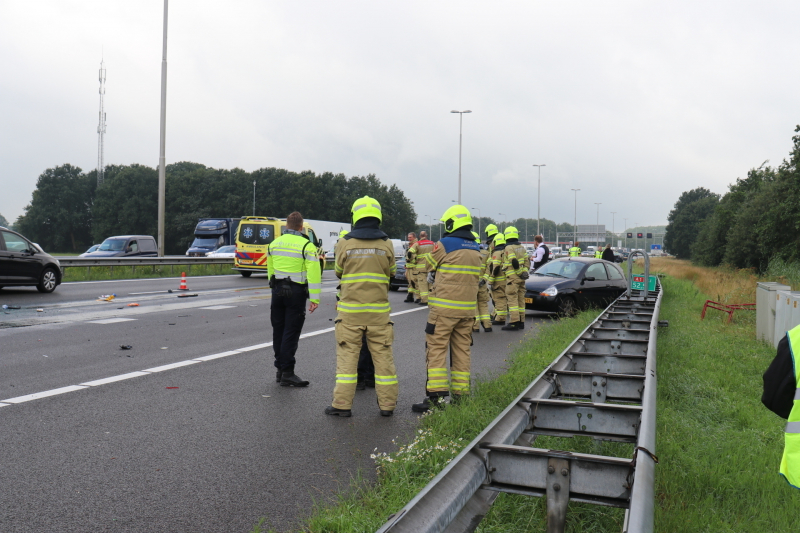 Flinke crash tussen vier voertuigen