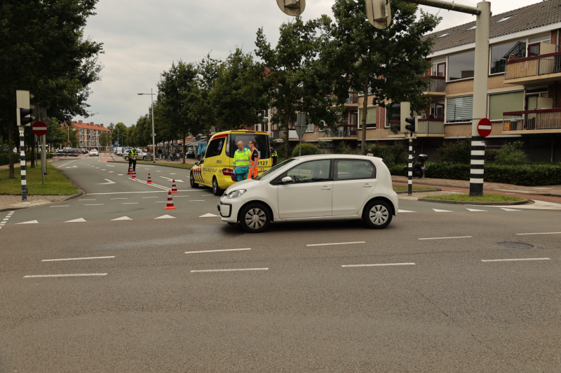 Snorscootster over de kop geslagen na aanrijding