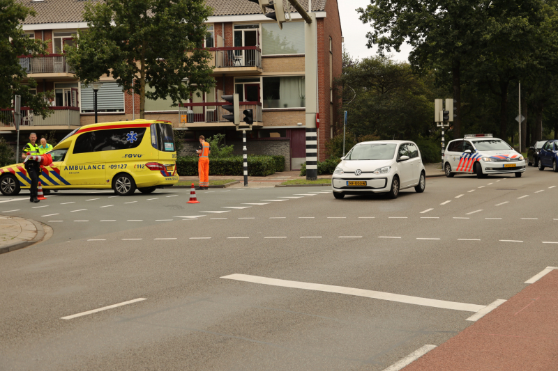 Snorscootster over de kop geslagen na aanrijding