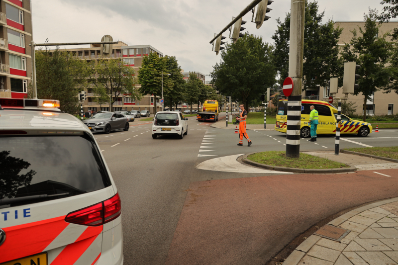 Snorscootster over de kop geslagen na aanrijding