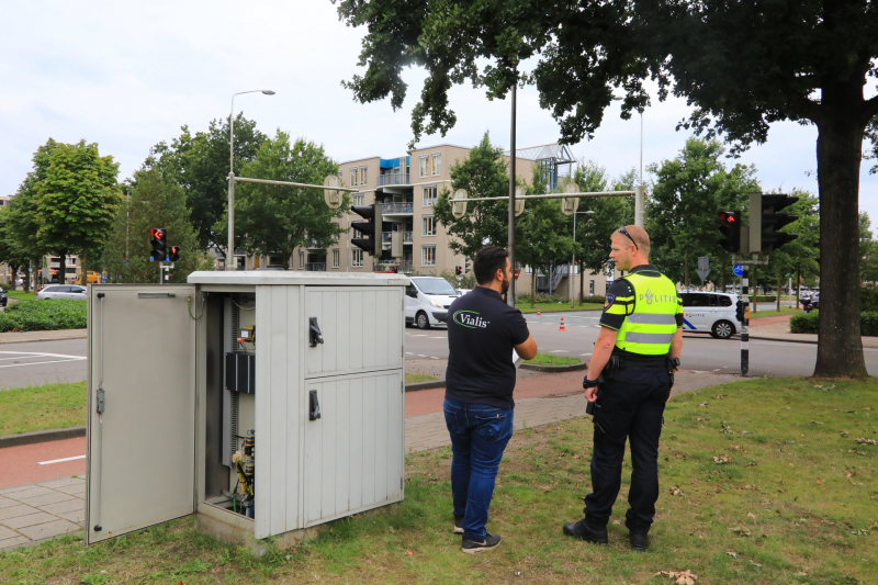 Snorscootster over de kop geslagen na aanrijding