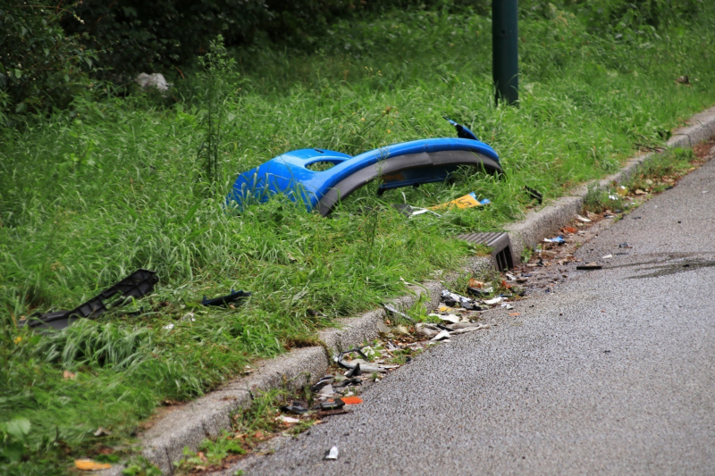 Beschonken bestuurder ramt veegwagen