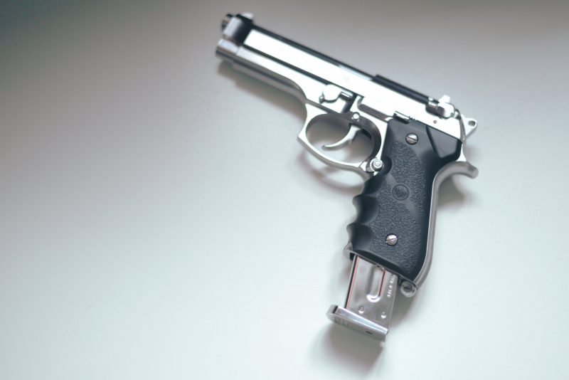 Man aangehouden na zwaaien met wapen