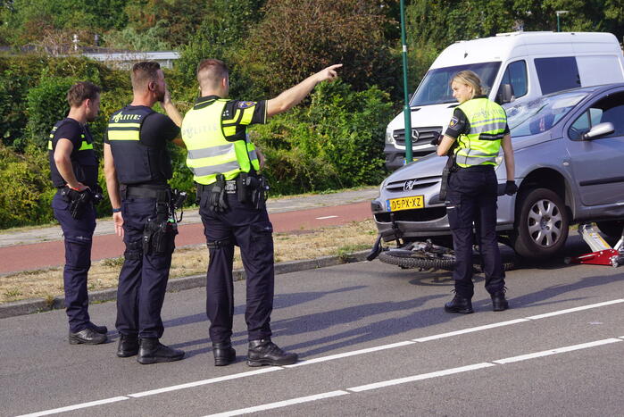 Overstekende fietser aangereden op rotonde