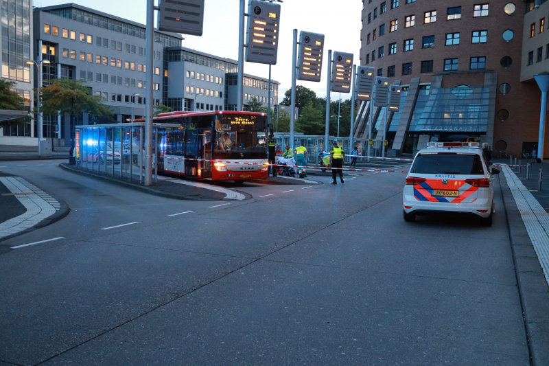 Man (39) schrikt en valt achterover