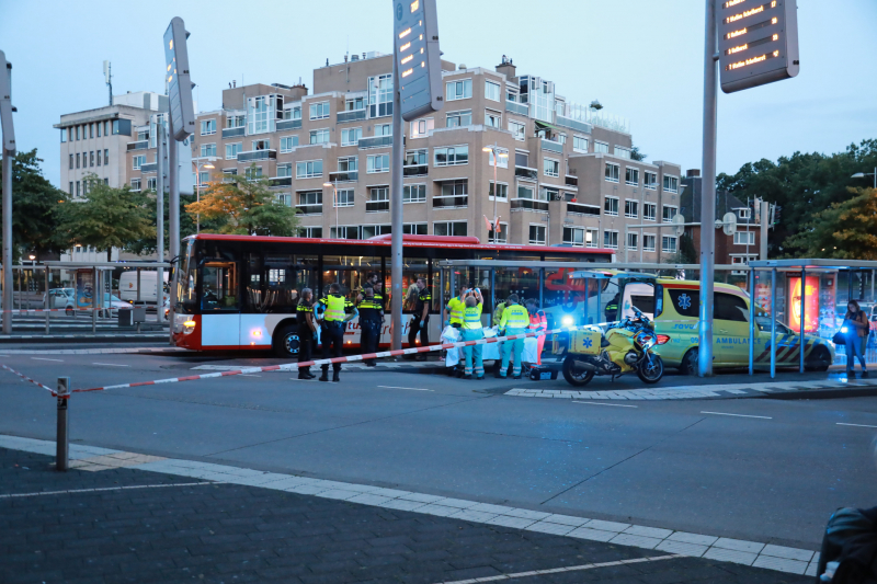 Man (39) schrikt en valt achterover
