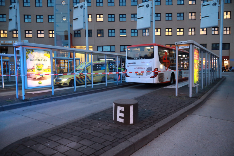 Man (39) schrikt en valt achterover