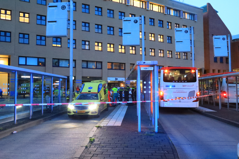 Man (39) schrikt en valt achterover