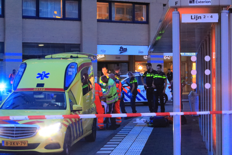 Man (39) schrikt en valt achterover