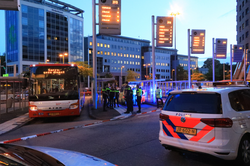 Man (39) schrikt en valt achterover