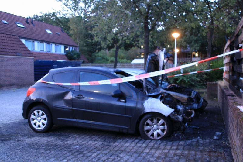 Twee autoÂ’s uitgebrand in woonwijk