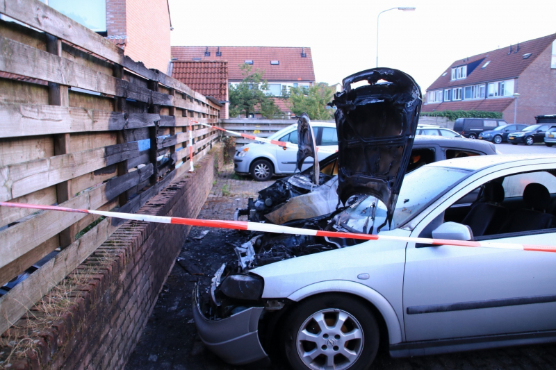Twee autoÂ’s uitgebrand in woonwijk