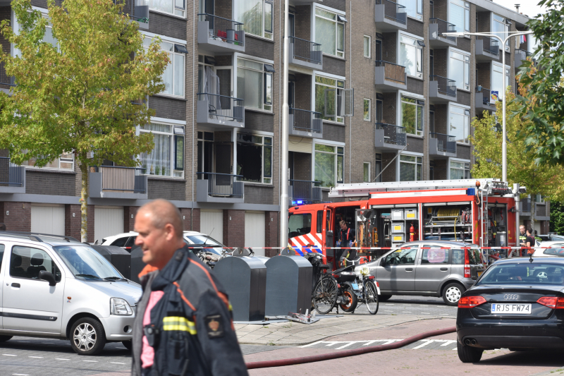 Kat gered bij uitslaande brand in flatwoning
