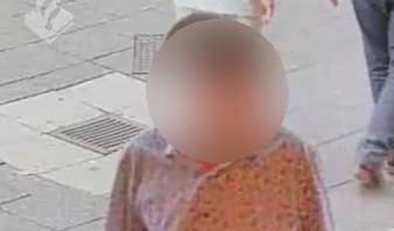 Man pakt mobieltje af van peuter (2): politie deelt foto