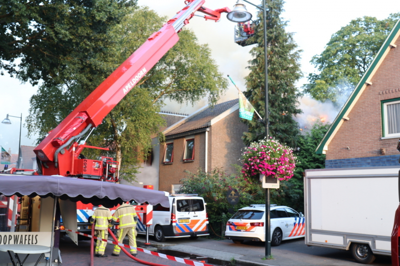 Personen vermist bij flinke brand in pand Leger des Heils