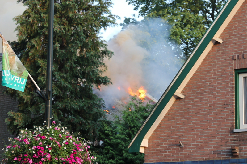 Personen vermist bij flinke brand in pand Leger des Heils
